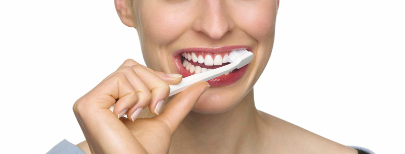 čistenie vonkajšej časti zubov pod 45 stupňovým uhlom